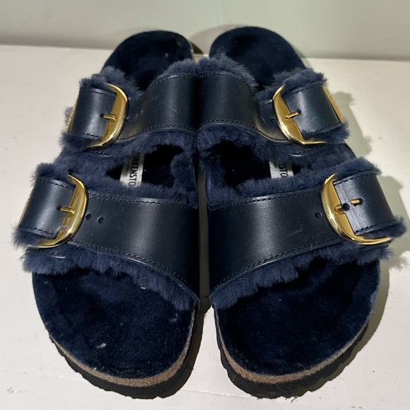 BRAND NEW UNWORN Birkenstock Navy Blue Sandals with Gold Buckles - Picture 4 of 6